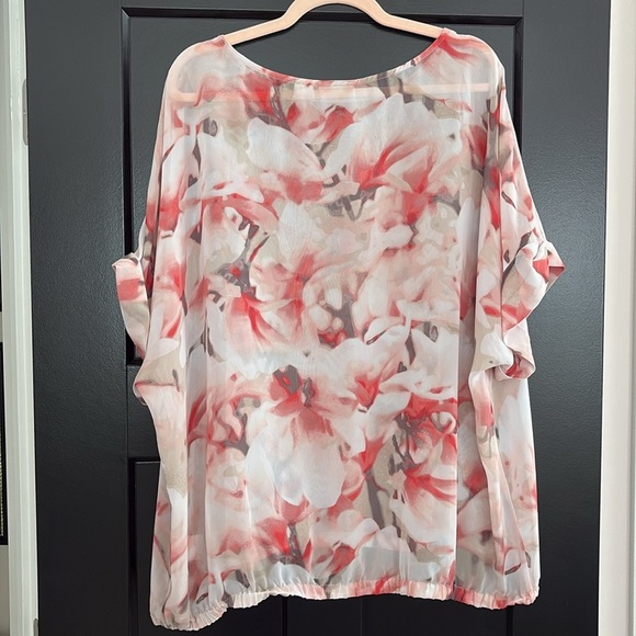 Liz Claiborne Multi-Color, Abstract Floral, 3/4 Cuffed Sleeve Blouse. Size 2X - Picture 2 of 10